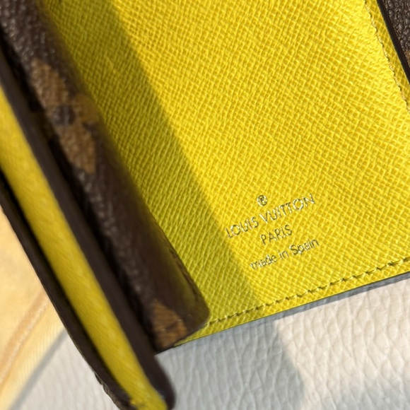 LV Marie-Lou Compact Wallet Pistache
new condition. No tags. Authentic. - Picture 12 of 17